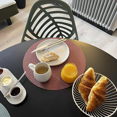 Comme A La Maison - 2 Et 1 Salon 住宿加早餐酒店 3*