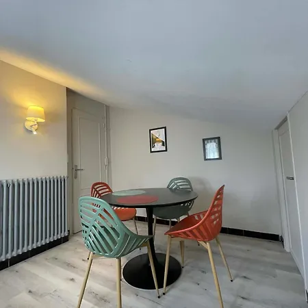 לינה וארוחת בוקר Comme A La Maison - 2 Et 1 Salon 3*